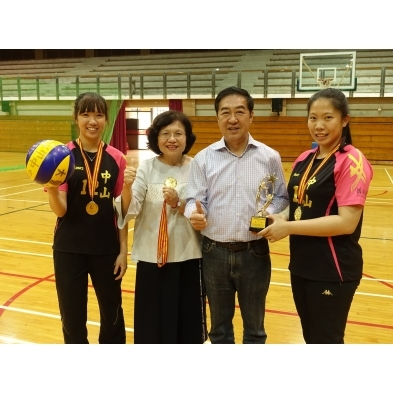 昆明兩岸四地中山大學奪冠 校隊代表獻獎圖片