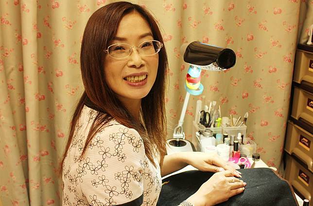 指甲受傷改變人生 許雪芳女工變董座（中央社）圖片