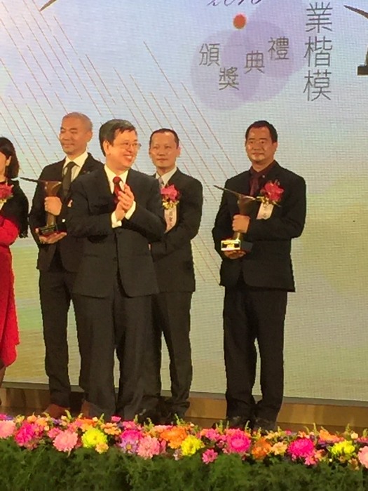 賀！EMBA-17鄭志強學長獲得得青創楷模相扶獎圖片