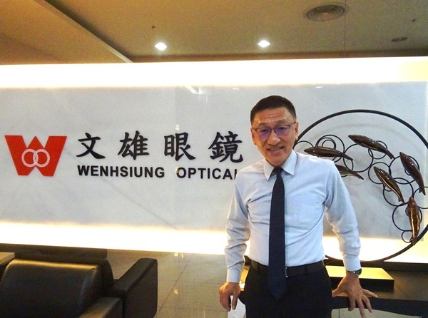 領袖魅力絕倫 靈敏的商機嗅覺 文雄眼鏡張文雄執行長（校友中心）圖片