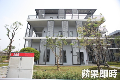 獨棟的門市，外觀像一棟博物館或美術館。圖片