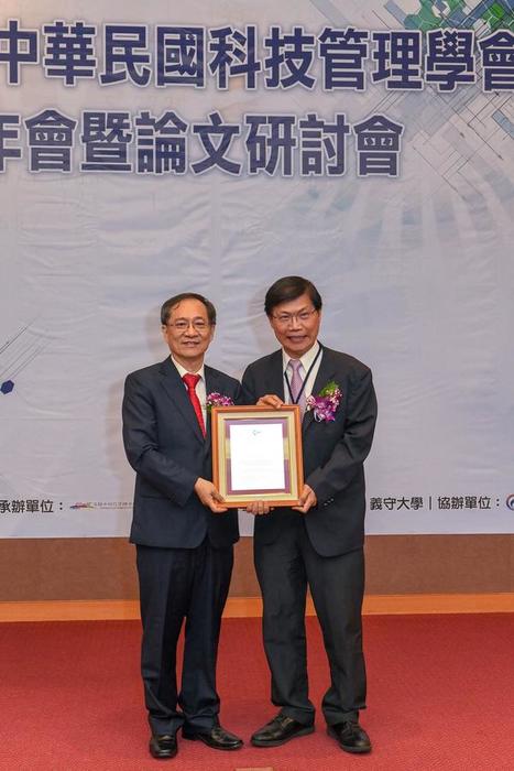 和別人學 跟自己比 中華醫事科技大學校長曾信超（校友中心）圖片