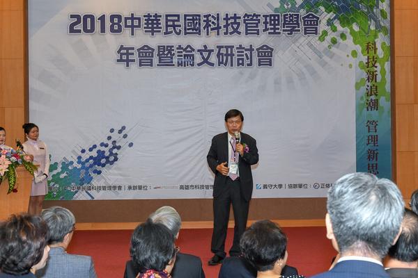 和別人學 跟自己比 中華醫事科技大學校長曾信超（校友中心）圖片